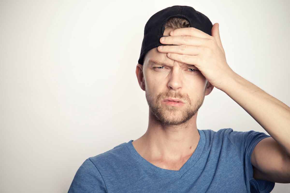 Kopfschmerzen mit Übelkeit: Ursachen und Therapie