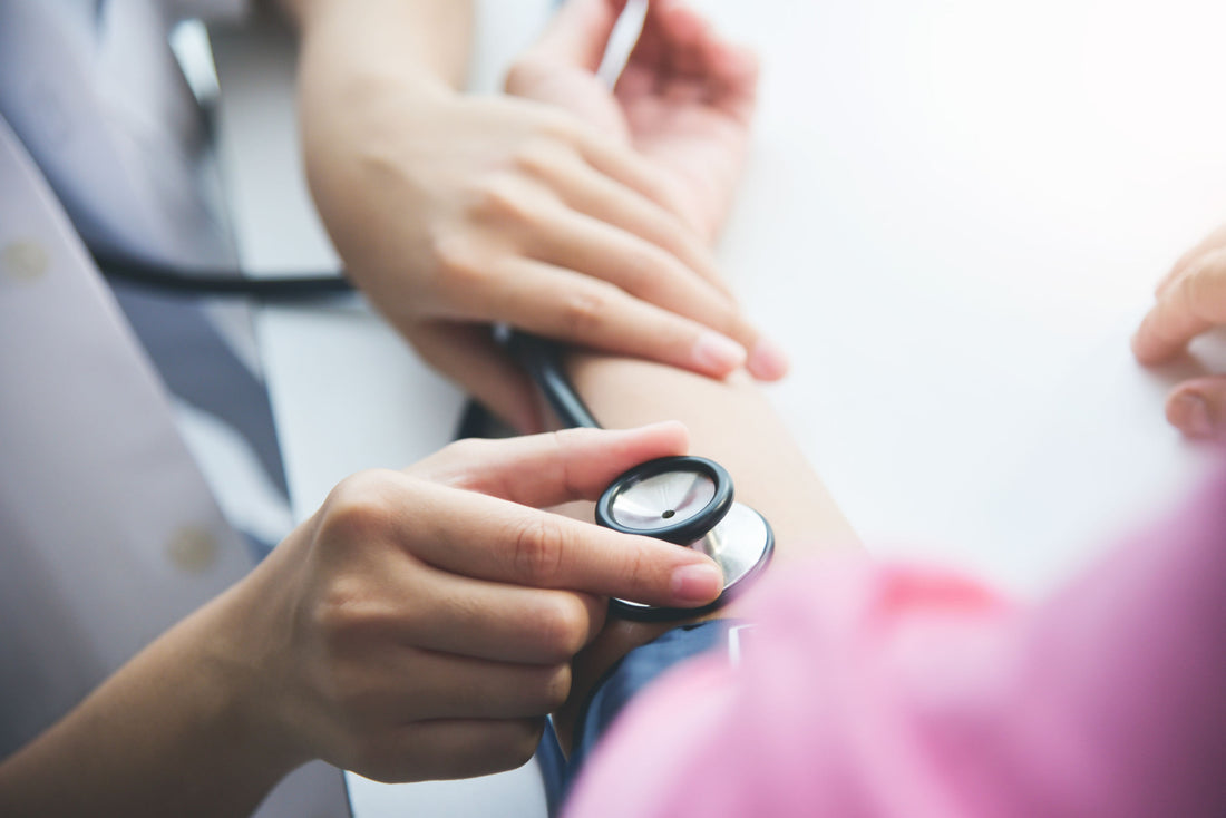 Niedriger Blutdruck: Ursachen, Risiken und Hilfsmittel